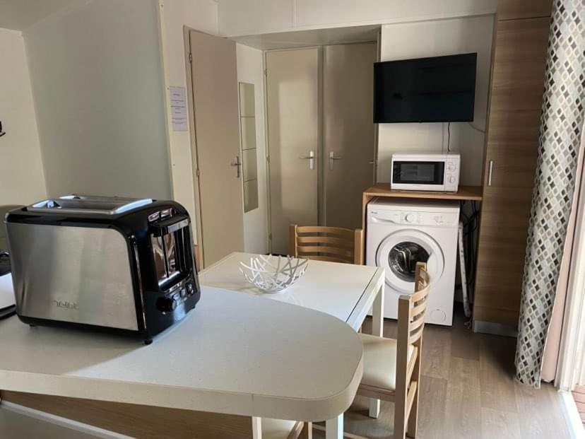 Mobilhome Vias Plage Dans Camping ภายนอก รูปภาพ